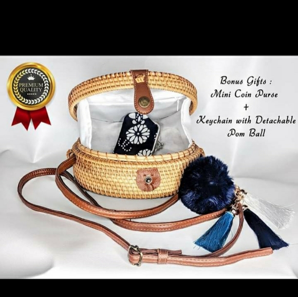 Handwoven Ratten Bag - Picture 4 of 8